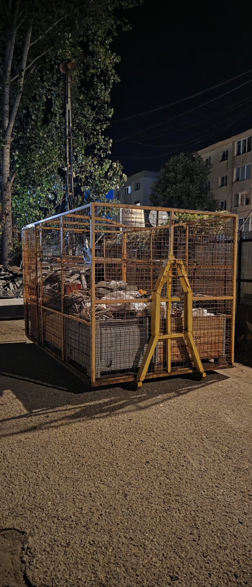 Container pentru deșeuri metalice