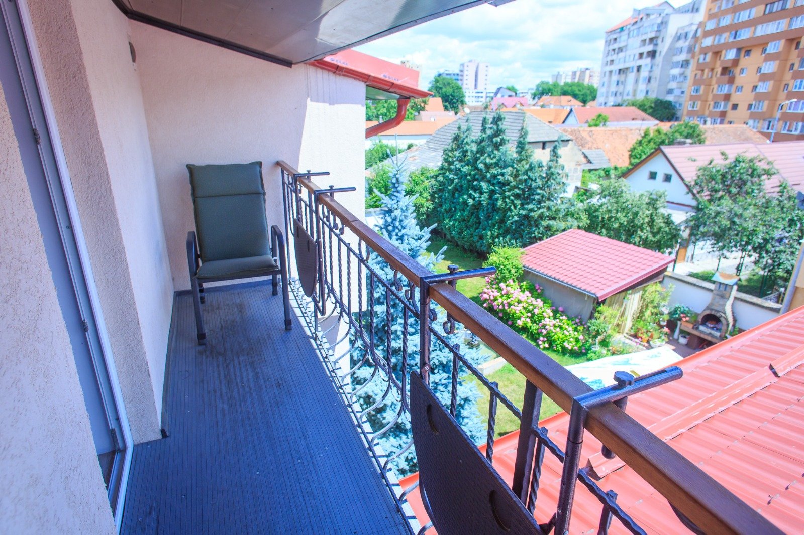 Baie modernă cu duș walk-in