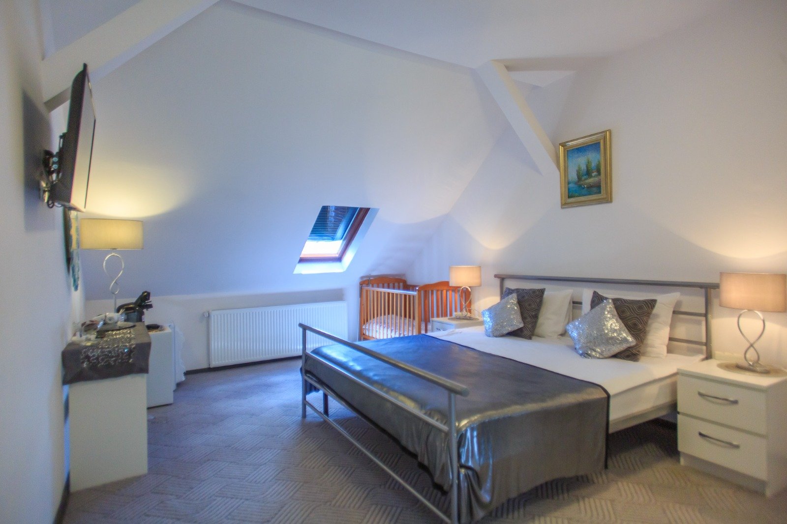 Studio fără bucătărie pentru 2 persoane cu decor cald